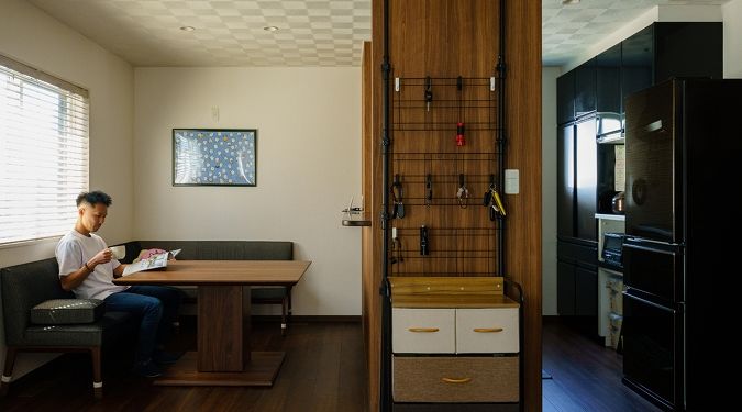 パパまるハウス 子育てしやすさにこだわった間取りと収納。床と家具の色を合わせたカフェ風のお家の建築実例画像5