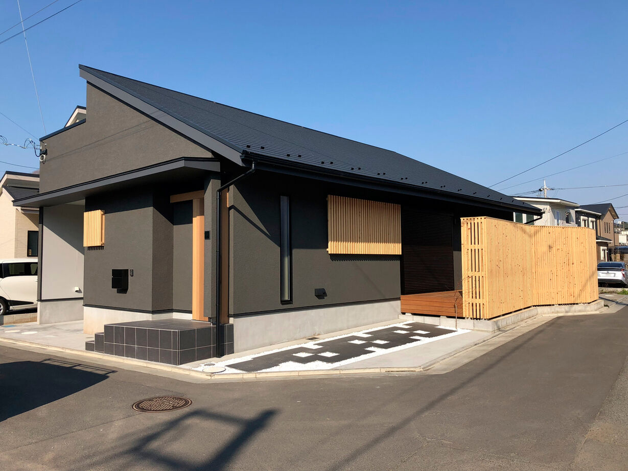 【湘南品質の家】ハートフルホーム 【湘南/平屋/大磯町/28.3坪/間取り図】廊下をなくしコンパクトにまとめた和モダンの1LDK平屋ガレージハウスの建築実例画像