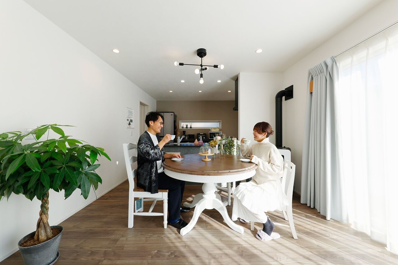 SH-Space（エスエイチスペース） 【2000万円台/30坪】暮らしも仕事も思う存分満喫！エレガントなイギリス風のサロン併設住宅の建築実例画像2