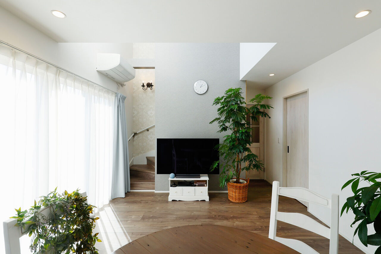 SH-Space（エスエイチスペース） 【2000万円台/30坪】暮らしも仕事も思う存分満喫！エレガントなイギリス風のサロン併設住宅の建築実例画像4