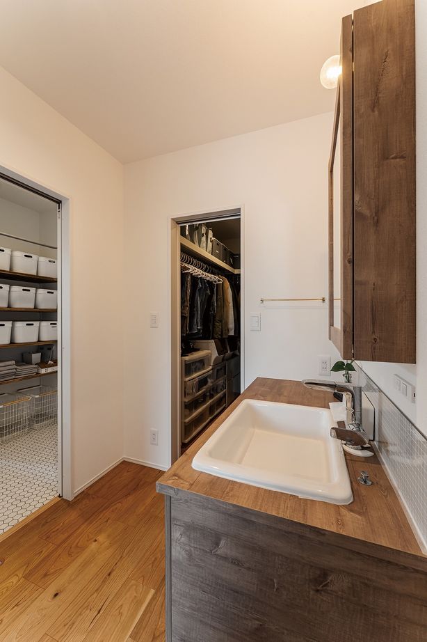 荒井工務店 【2000万円台・間取図有】無骨でかっこいいインダストリアルデザインの邸宅の建築実例画像8