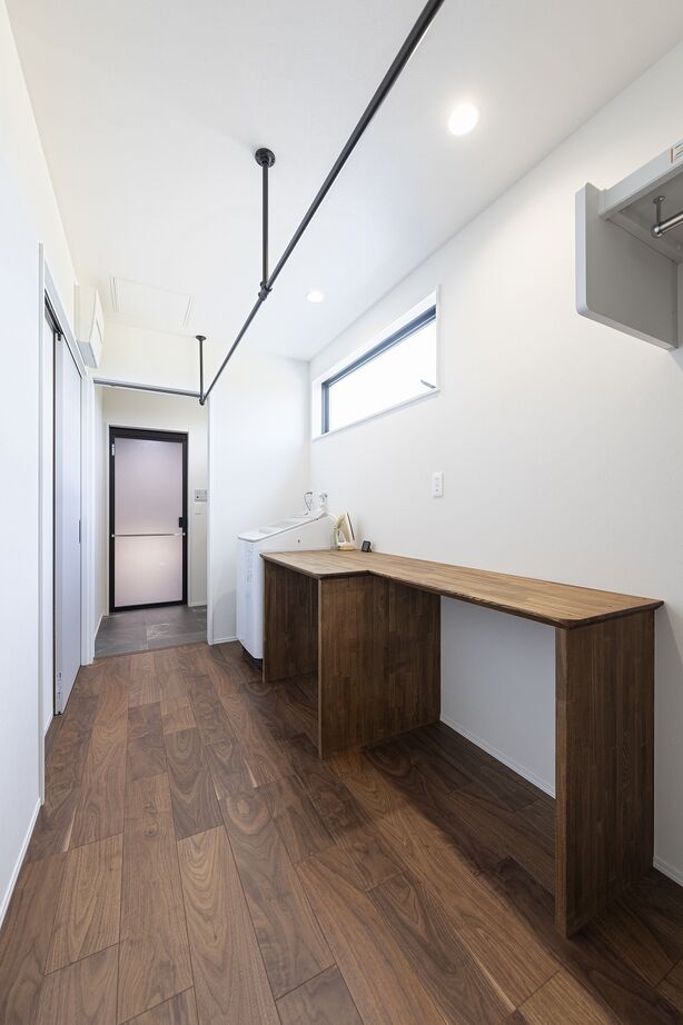 荒井工務店 【4000万円～・間取図有】ガレージ×スキップフロア。趣味を楽しむモダンテイストの洗練された邸宅の建築実例画像9