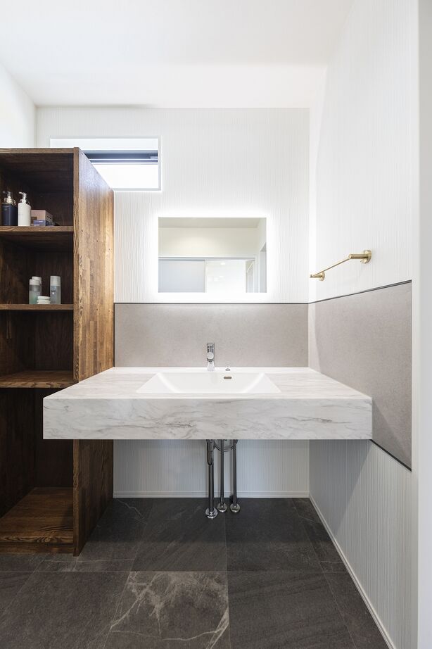 荒井工務店 【4000万円～・間取図有】ガレージ×スキップフロア。趣味を楽しむモダンテイストの洗練された邸宅の建築実例画像10