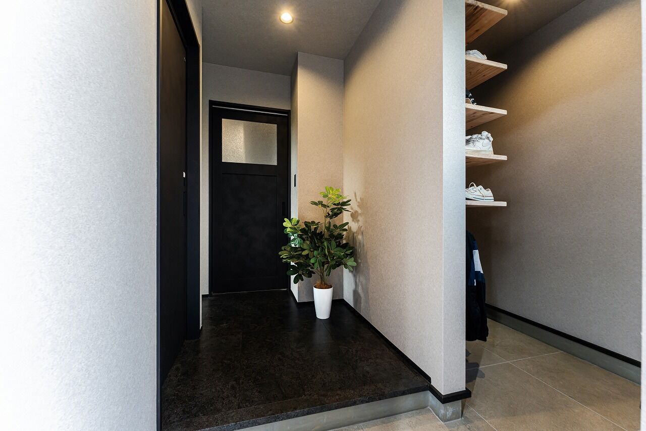 can wood 【1000万円台／コの字型／平屋】勾配天井で広々空間。家族の会話も増える平屋の家の建築実例画像7