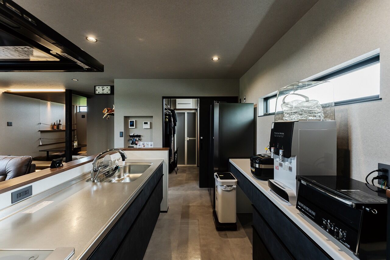 can wood 【1000万円台／コの字型／平屋】勾配天井で広々空間。家族の会話も増える平屋の家の建築実例画像8