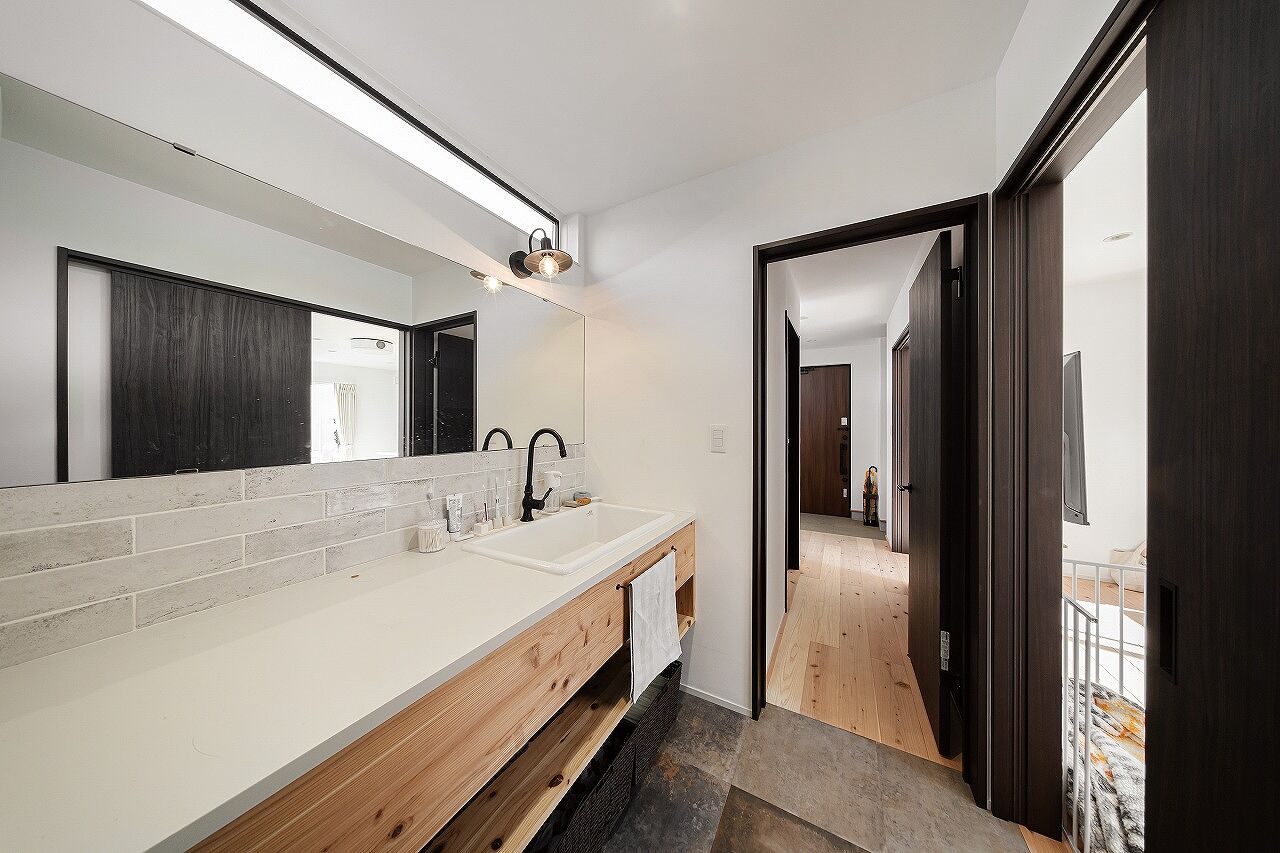 can wood 【1000万円台／自然素材／家事らく動線】漆喰の塗壁と無垢材に包まれた自然素材の家の建築実例画像6