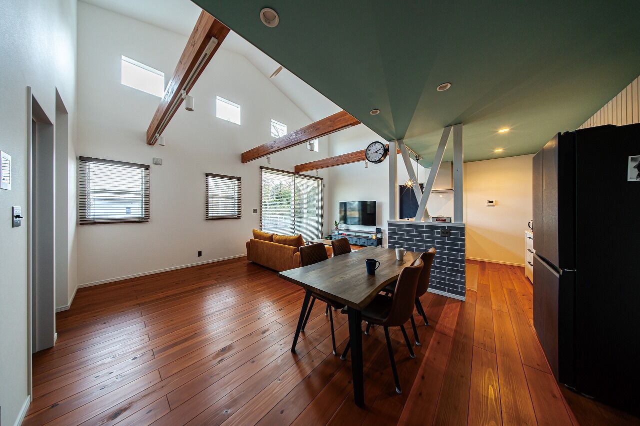 can wood 【2000万円台／勾配天井／ポーチ】切妻屋根のシンメトリーデザイン。開放感のあるサーファーズハウスの建築実例画像2