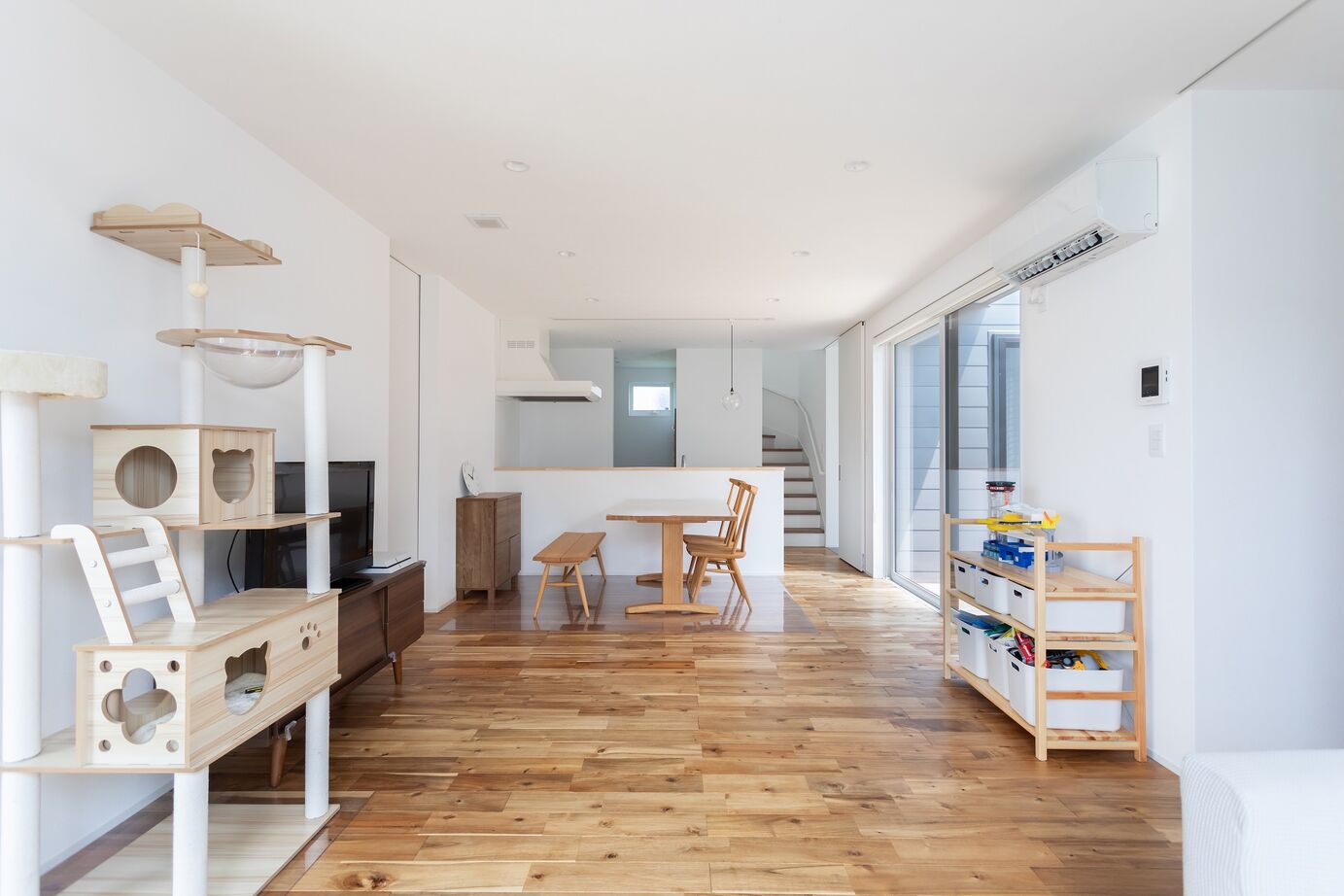 リプレイ 【本体価格2530万円/35.9坪/2階建て】爽やかな風と光が吹き込むプライベートガーデンのあるお家の建築実例画像2