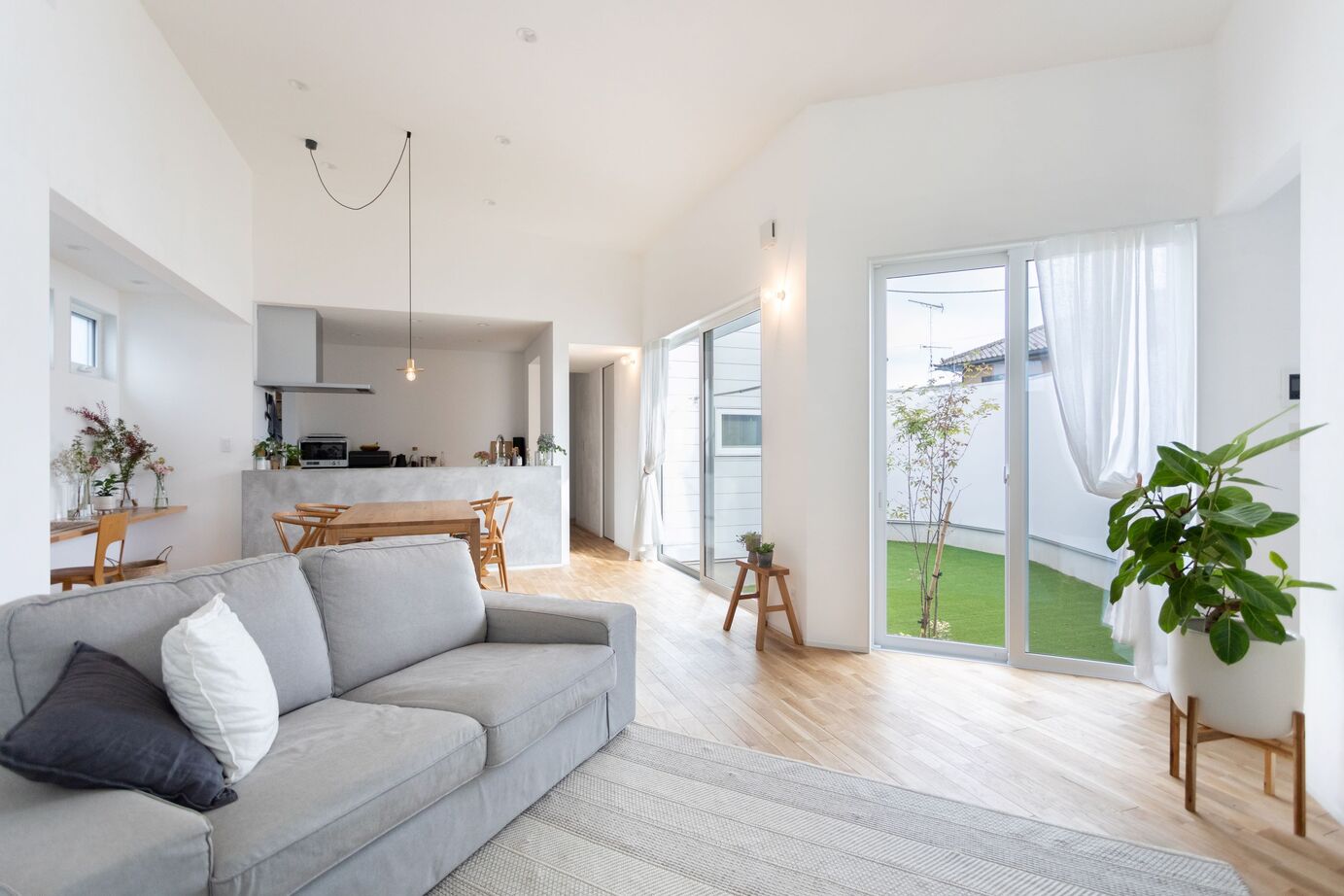 リプレイ 【本体価格2,250万円/30.3坪/平屋】光がそそぐぬくもりある住まいの建築実例画像2