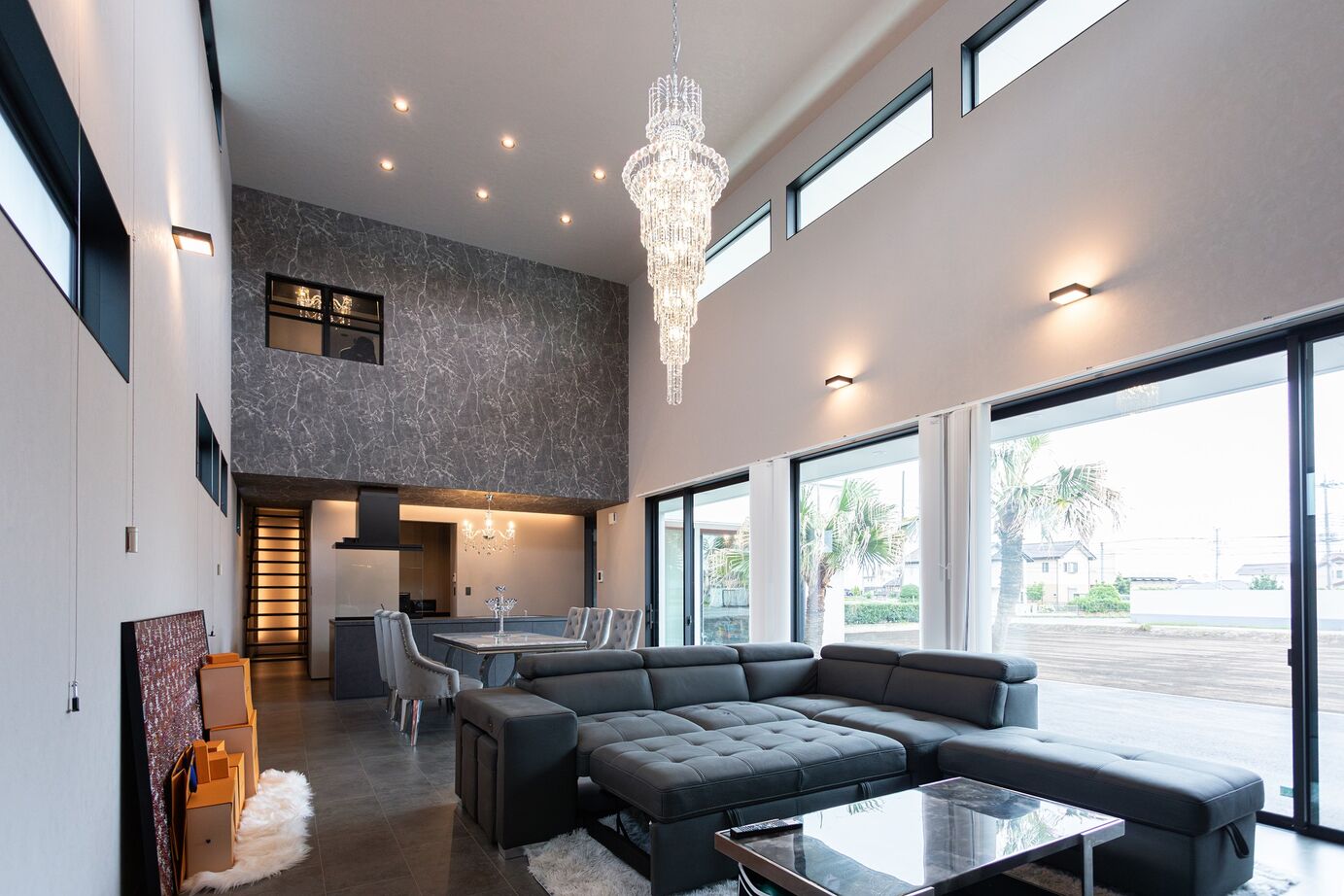 リプレイ 【本体価格5,900万円/57.9坪/２階建て】素材と光が織りなすラグジュアリー空間の建築実例画像2