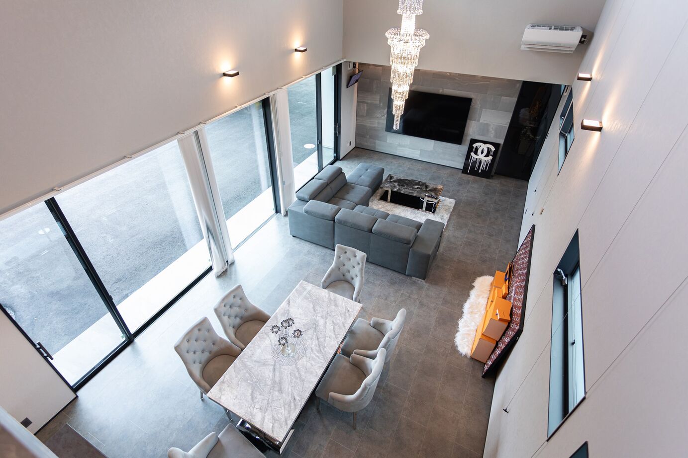 リプレイ 【本体価格5,900万円/57.9坪/２階建て】素材と光が織りなすラグジュアリー空間の建築実例画像4