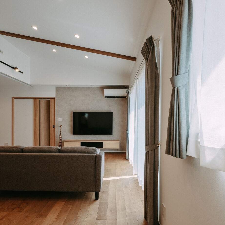 HYGGE THE HOME (ヒロミヤ住建） 【平屋/33.8坪】無垢床リビング、ご家族4人の暮らしにフィットする住まいの建築実例画像2