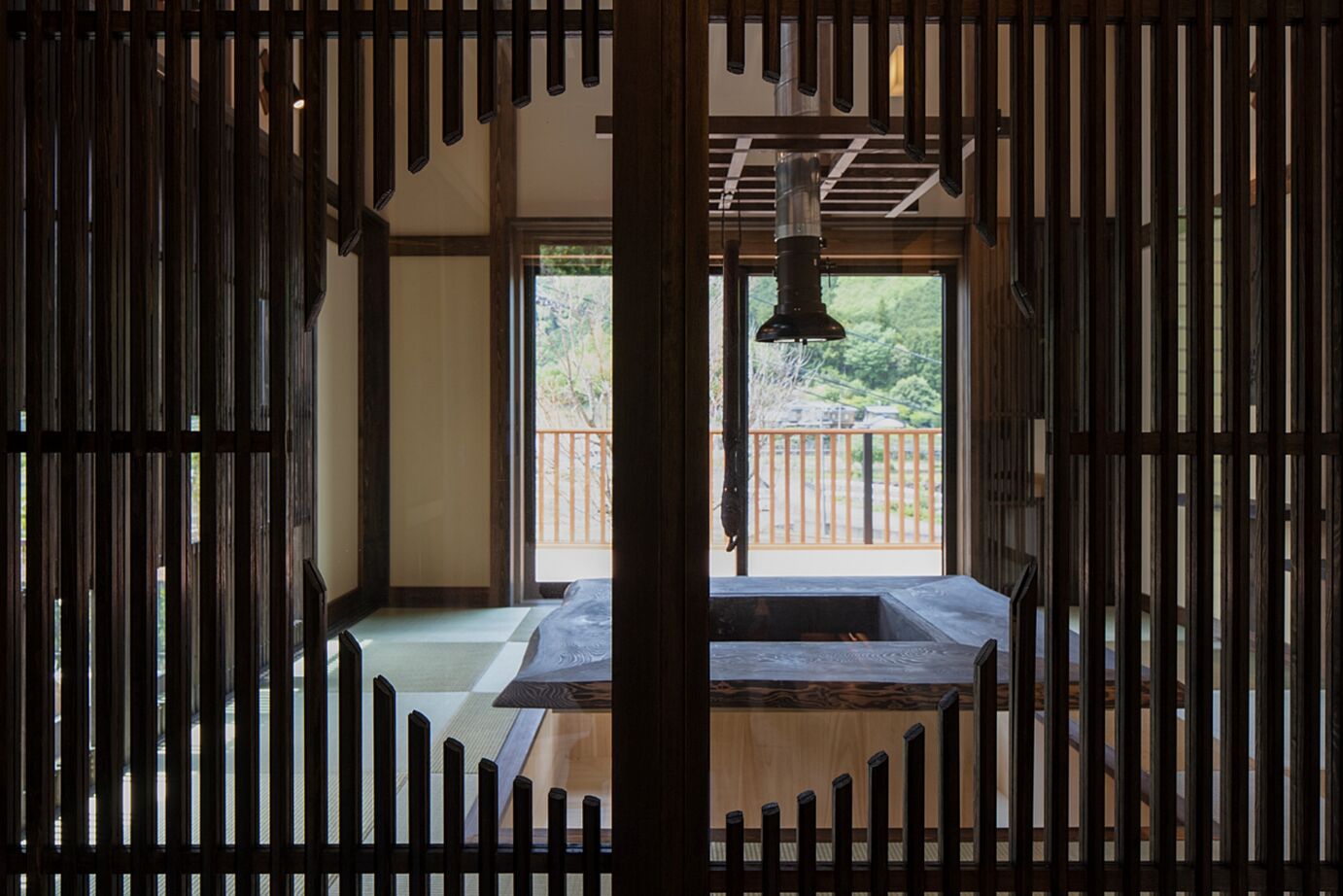 暮らしのスタジオ 【3000万円台/別荘】リクエストは「囲炉裏のある家」。自宅に続き2棟目を依頼した深い趣のある平屋の住まいの建築実例画像4