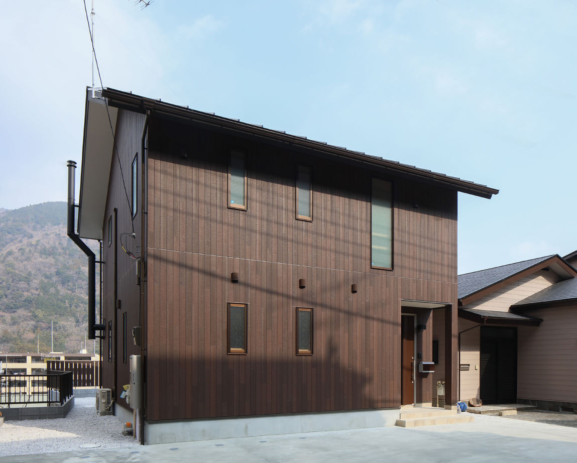 暮らしのスタジオ 【1000万円台/20坪台/高断熱】真壁づくりの美しさ、木のぬくもりが際立つ、希望した薪ストーブに癒される家の建築実例画像2