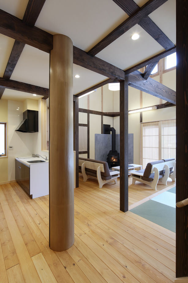 暮らしのスタジオ 【1000万円台/20坪台/高断熱】真壁づくりの美しさ、木のぬくもりが際立つ、希望した薪ストーブに癒される家の建築実例画像4