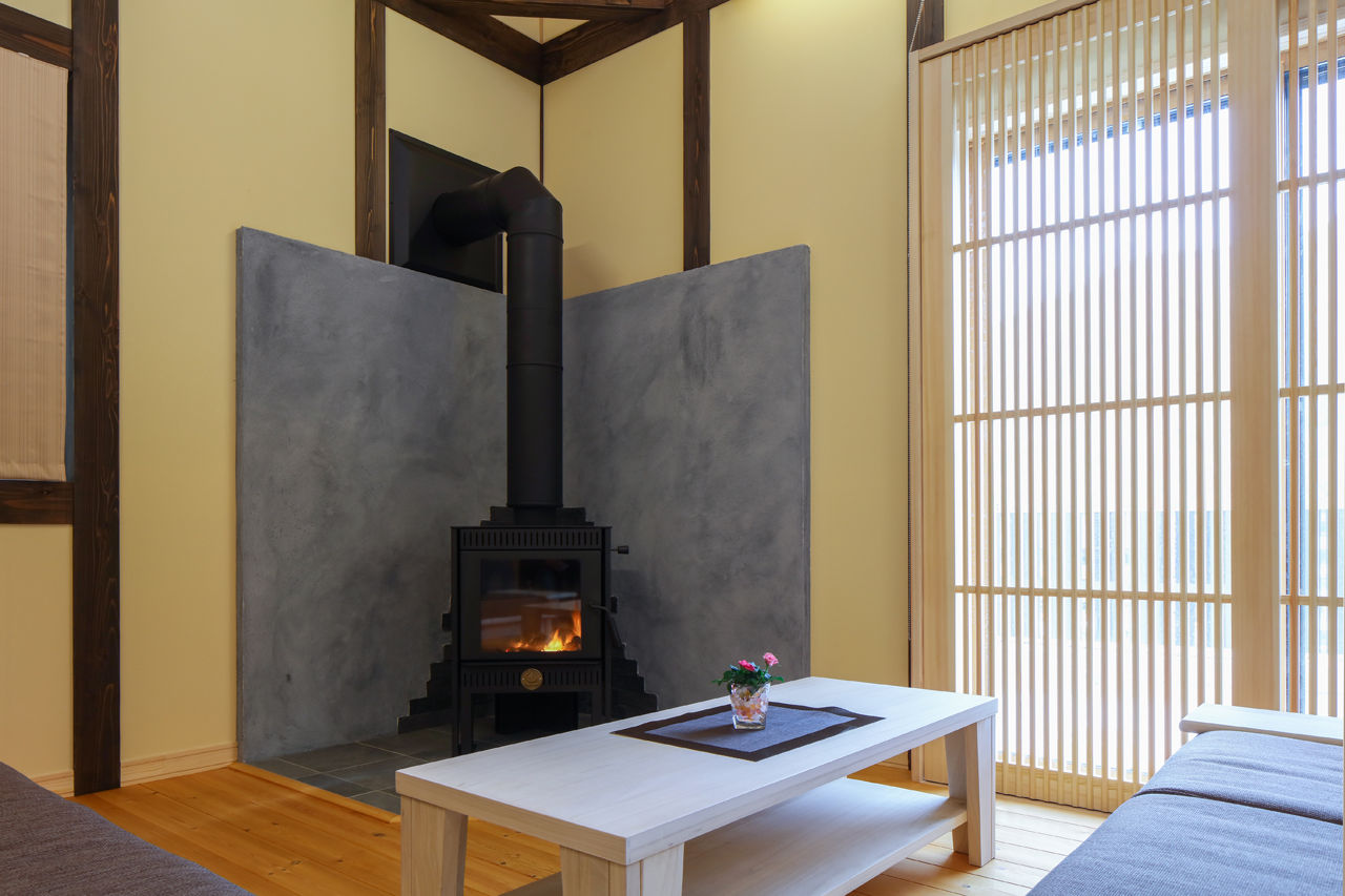 暮らしのスタジオ 【1000万円台/20坪台/高断熱】真壁づくりの美しさ、木のぬくもりが際立つ、希望した薪ストーブに癒される家の建築実例画像5