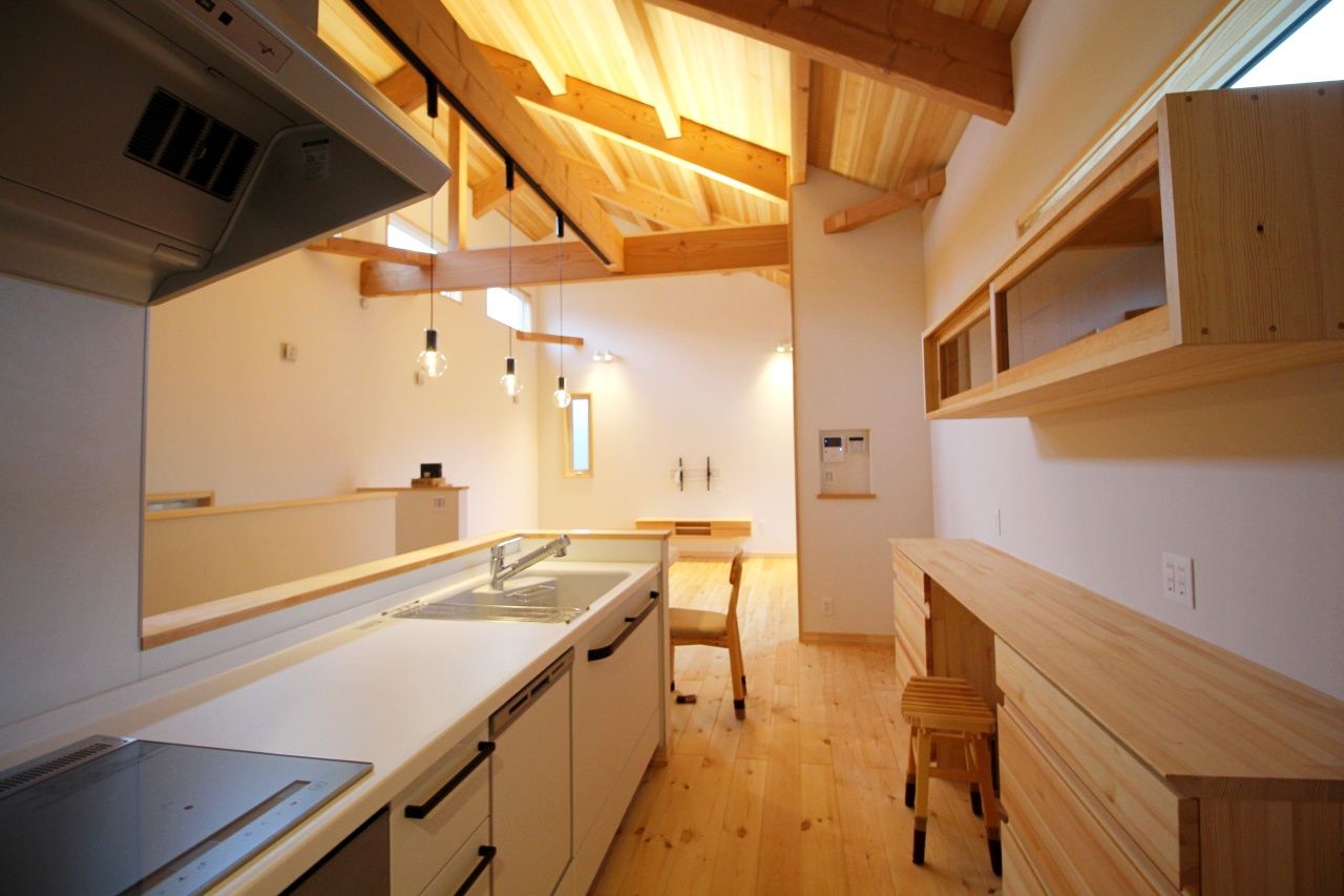 暮らしのスタジオ 【2000万円台/32坪/ガレージハウス/間取り図】大好きなバイクをいつでも見守れる、2階LDKの癒しの木の家の建築実例画像5