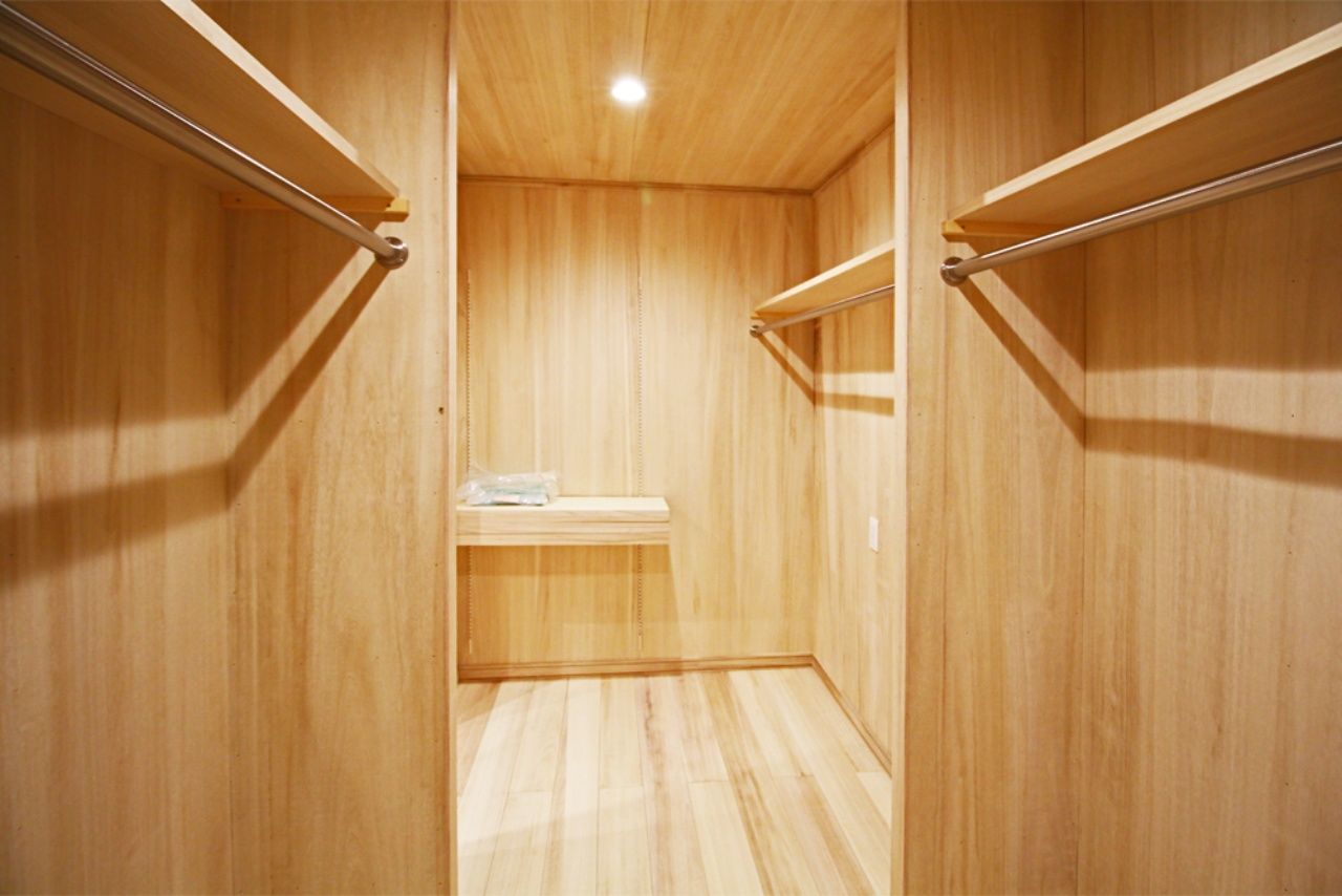 暮らしのスタジオ 【2000万円台/32坪/ガレージハウス/間取り図】大好きなバイクをいつでも見守れる、2階LDKの癒しの木の家の建築実例画像7