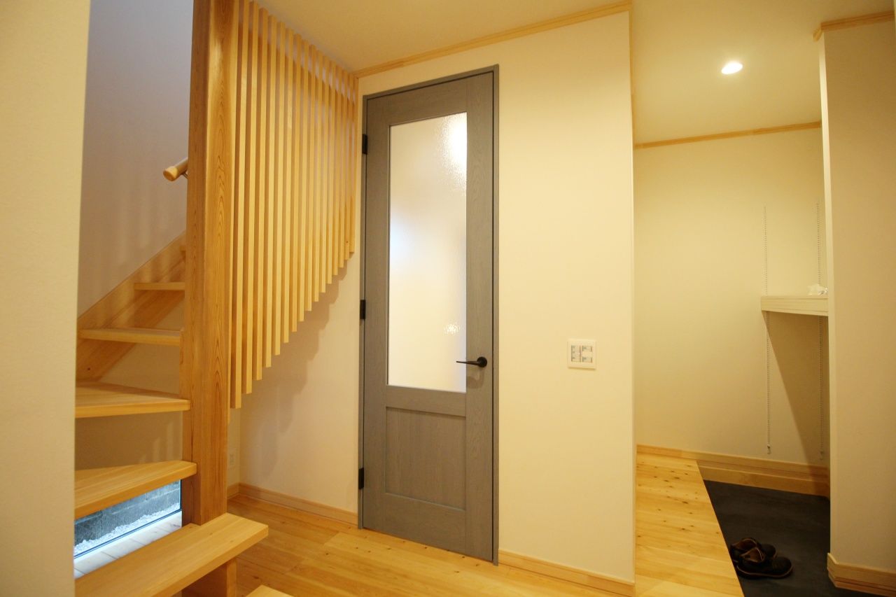 暮らしのスタジオ 【2000万円台/32坪/ガレージハウス/間取り図】大好きなバイクをいつでも見守れる、2階LDKの癒しの木の家の建築実例画像10