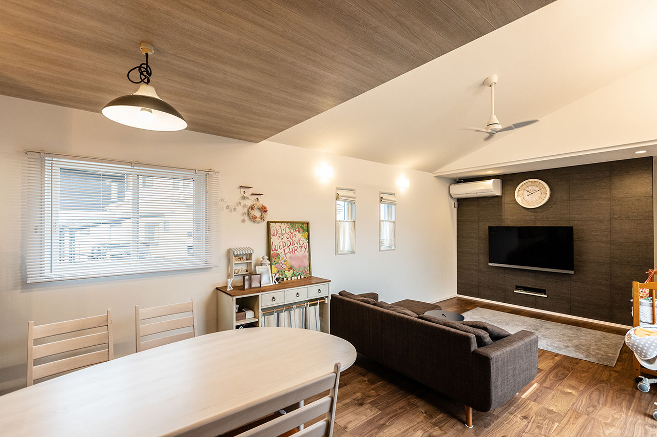 ＋RICCO　一級建築士事務所 【鳥栖市/2100万円台/平屋×中庭】15.5畳大の中庭にあふれる笑顔。子ども3人がノビノビ育つ「コの字型」の家の建築実例画像3