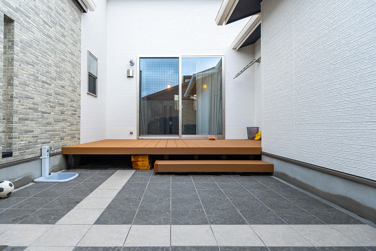 ＋RICCO　一級建築士事務所 【鳥栖市/2100万円台/平屋×中庭】15.5畳大の中庭にあふれる笑顔。子ども3人がノビノビ育つ「コの字型」の家の建築実例画像5