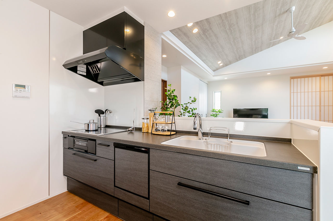 ＋RICCO　一級建築士事務所 【鳥栖市/2600万円台/32坪の平屋×アウトドアリビング】9.7畳の中庭ウッドデッキが第二のリビング！の建築実例画像5