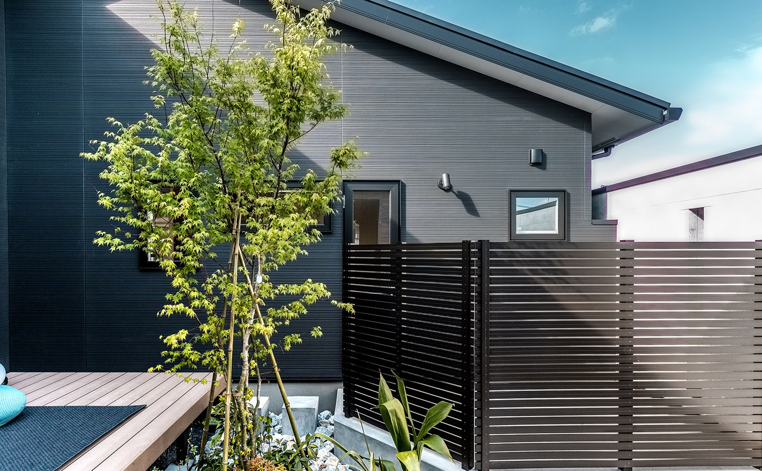 ＋RICCO　一級建築士事務所 【33坪/平屋×中庭/間取図有/2000万円台】プライバシーが守られる、アウトドアリビングと書斎のある平屋の建築実例画像4