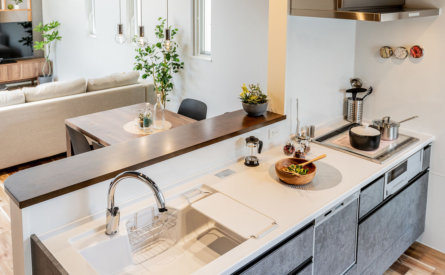 ＋RICCO　一級建築士事務所 【33坪/平屋×中庭/間取図有/2000万円台】プライバシーが守られる、アウトドアリビングと書斎のある平屋の建築実例画像10