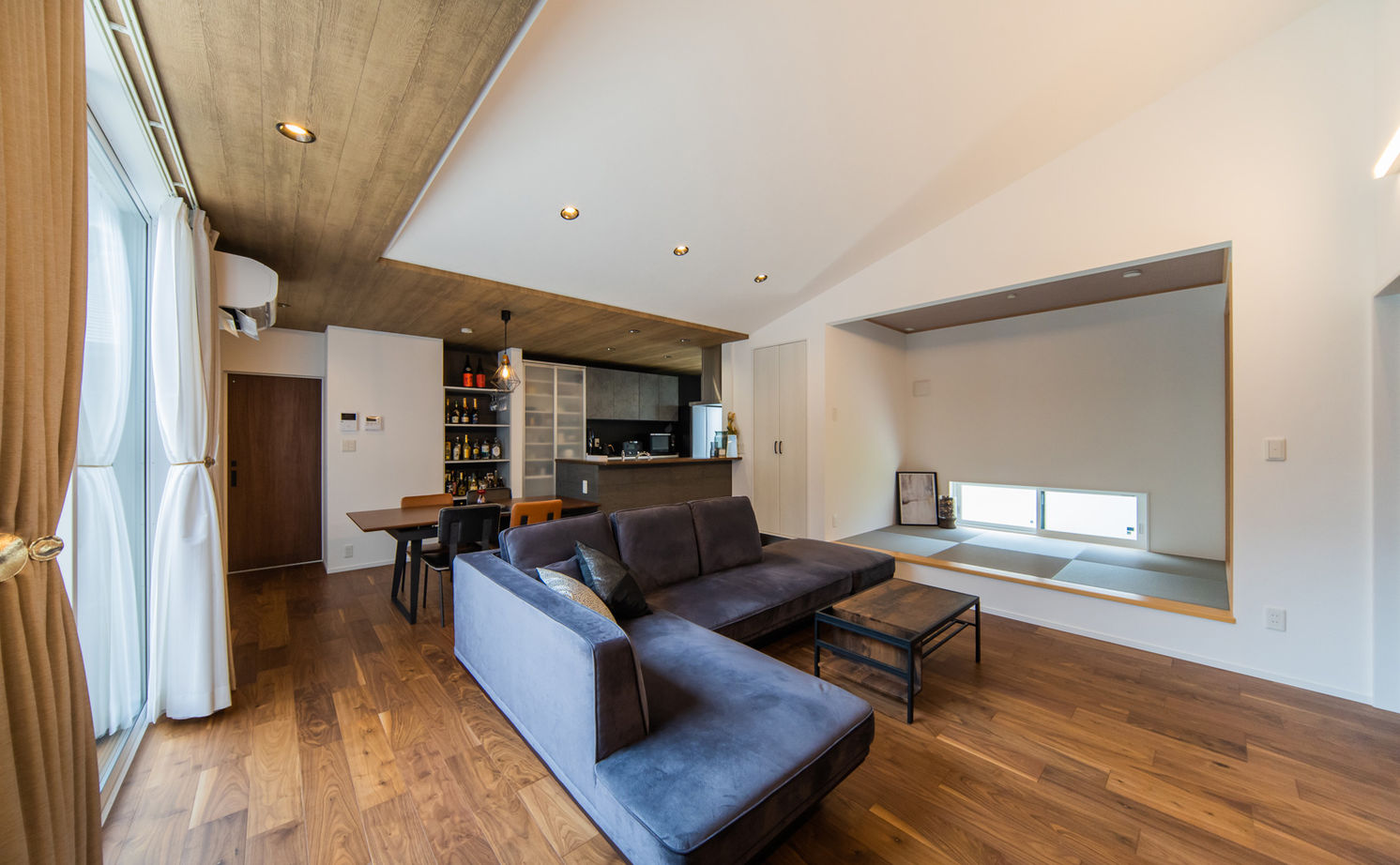 ＋RICCO　一級建築士事務所 【間取図有／2500万円台／33坪／3LDK／中庭】美しい家具が空間を引き立てる、ZEH仕様のお洒落な平屋の建築実例画像7