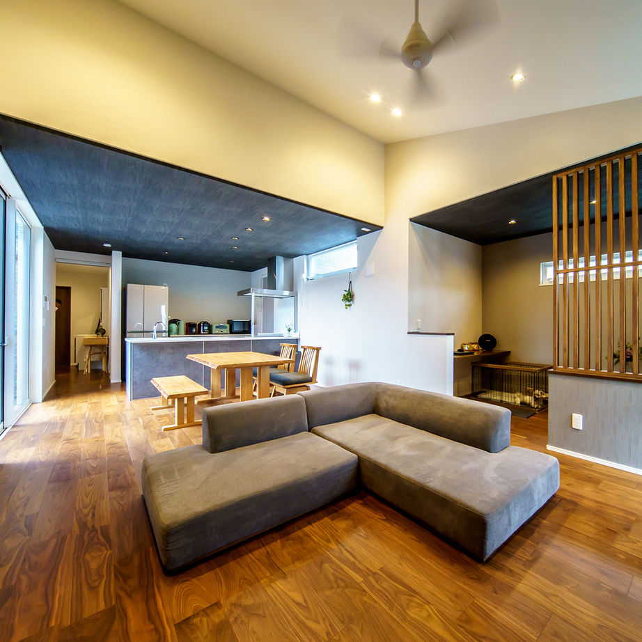 ＋RICCO　一級建築士事務所 【40.8坪／平屋×中庭／間取図有】カーテン要らずの開放的な室内と存在感あふれる外観が魅力の建築実例画像2