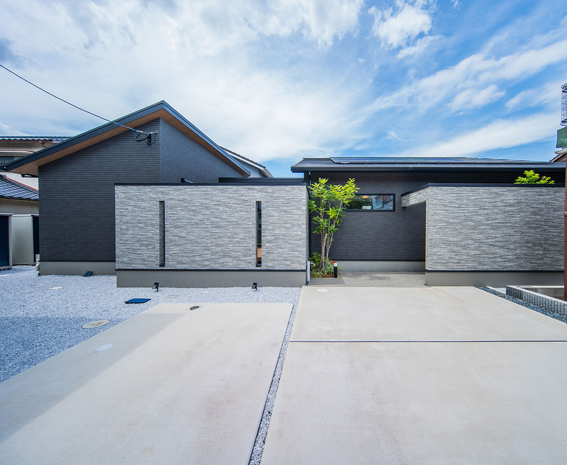 ＋RICCO　一級建築士事務所 【33坪/平屋×中庭/間取図有/2500万円～2999万円】プライベート感と開放感を両立させたコの字の平屋の建築実例画像1