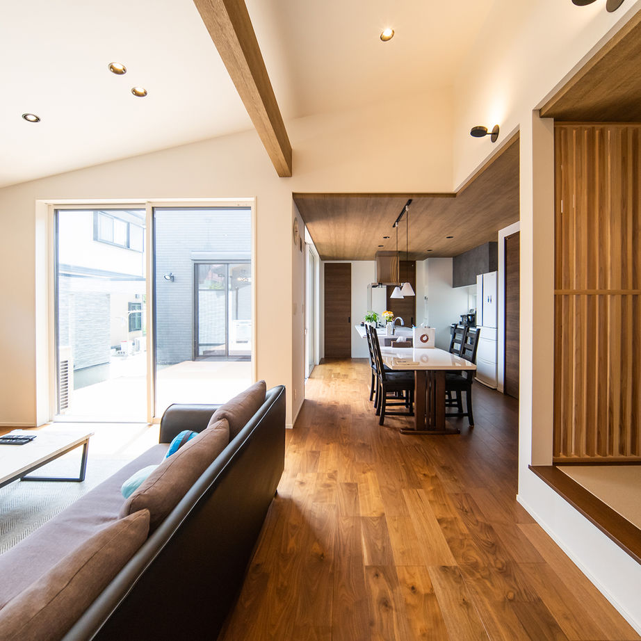 ＋RICCO　一級建築士事務所 【33坪/平屋×中庭/間取図有/2500万円～2999万円】プライベート感と開放感を両立させたコの字の平屋の建築実例画像2