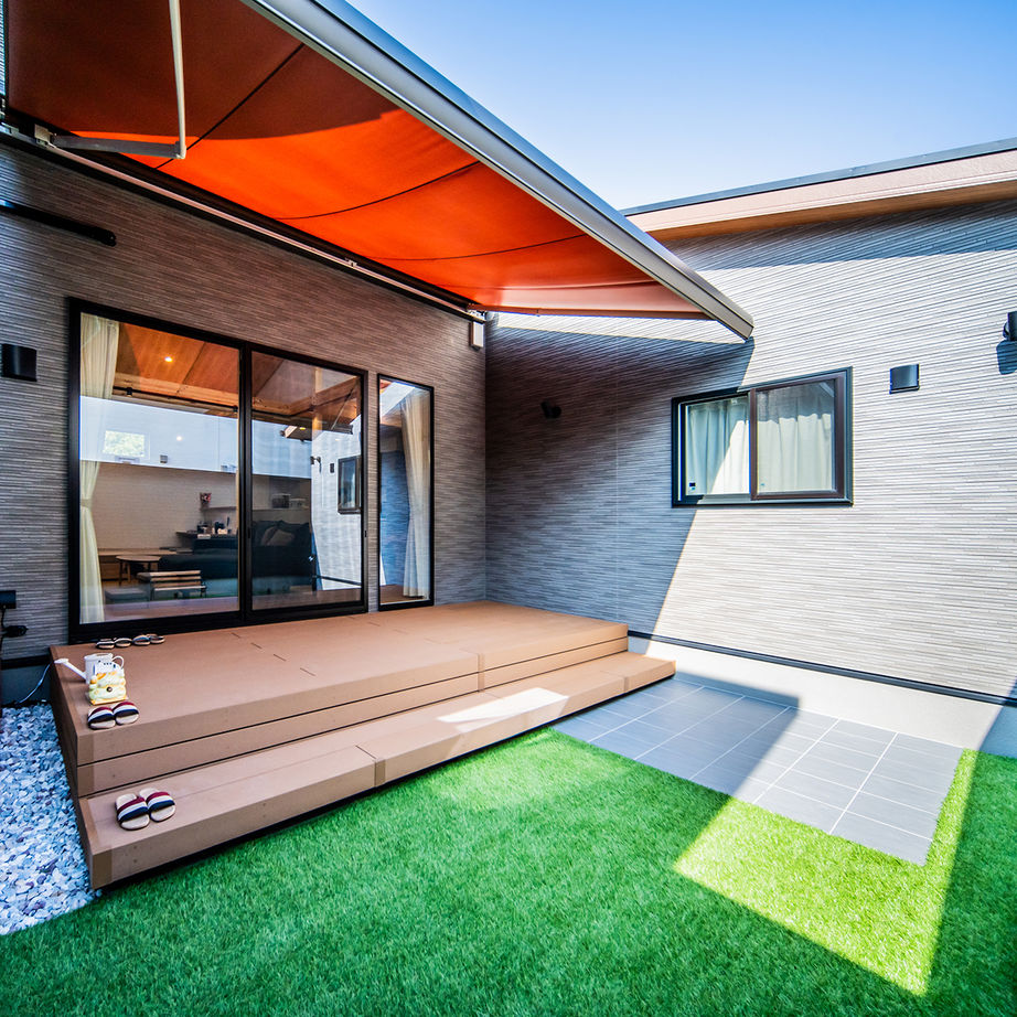 ＋RICCO　一級建築士事務所 【32坪/平屋×中庭/2500万円～2999万円】リビングと中庭に家族が集い、プライベートにも配慮した二世帯住宅の建築実例画像2