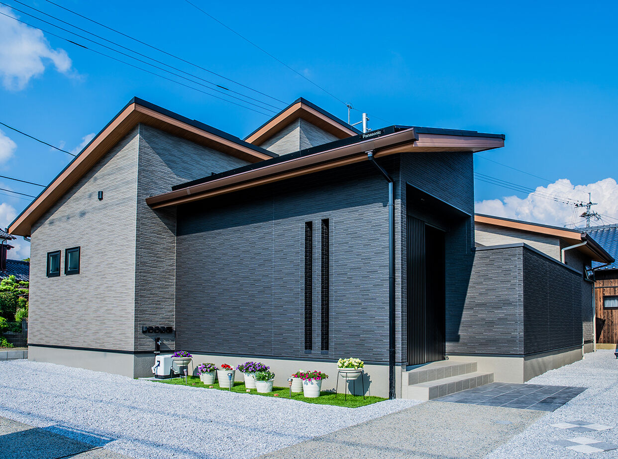 ＋RICCO　一級建築士事務所 【32坪/平屋×中庭/2500万円～2999万円】リビングと中庭に家族が集い、プライベートにも配慮した二世帯住宅の建築実例画像3