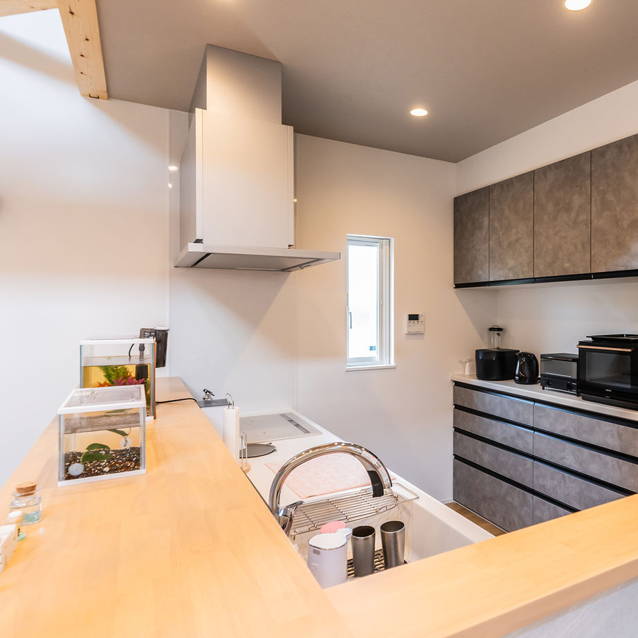 ＋RICCO　一級建築士事務所 【32坪/平屋×中庭/2500万円～2999万円】リビングと中庭に家族が集い、プライベートにも配慮した二世帯住宅の建築実例画像9