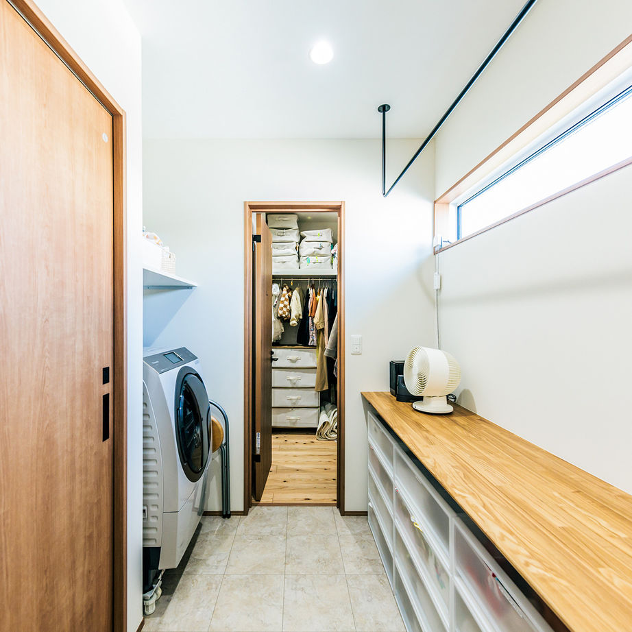 ＋RICCO　一級建築士事務所 【29.6坪/平屋×中庭/間取り図有/2500万円台】内と外のつながりを生むウッドデッキがある平屋の建築実例画像8