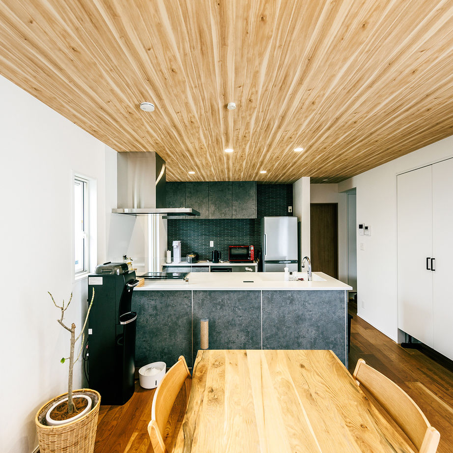 ＋RICCO　一級建築士事務所 【34坪/平屋×中庭/間取り図有/2500～2999万円】中庭で過ごす時間が楽しくて、いつの間にかインドア派に！の建築実例画像4