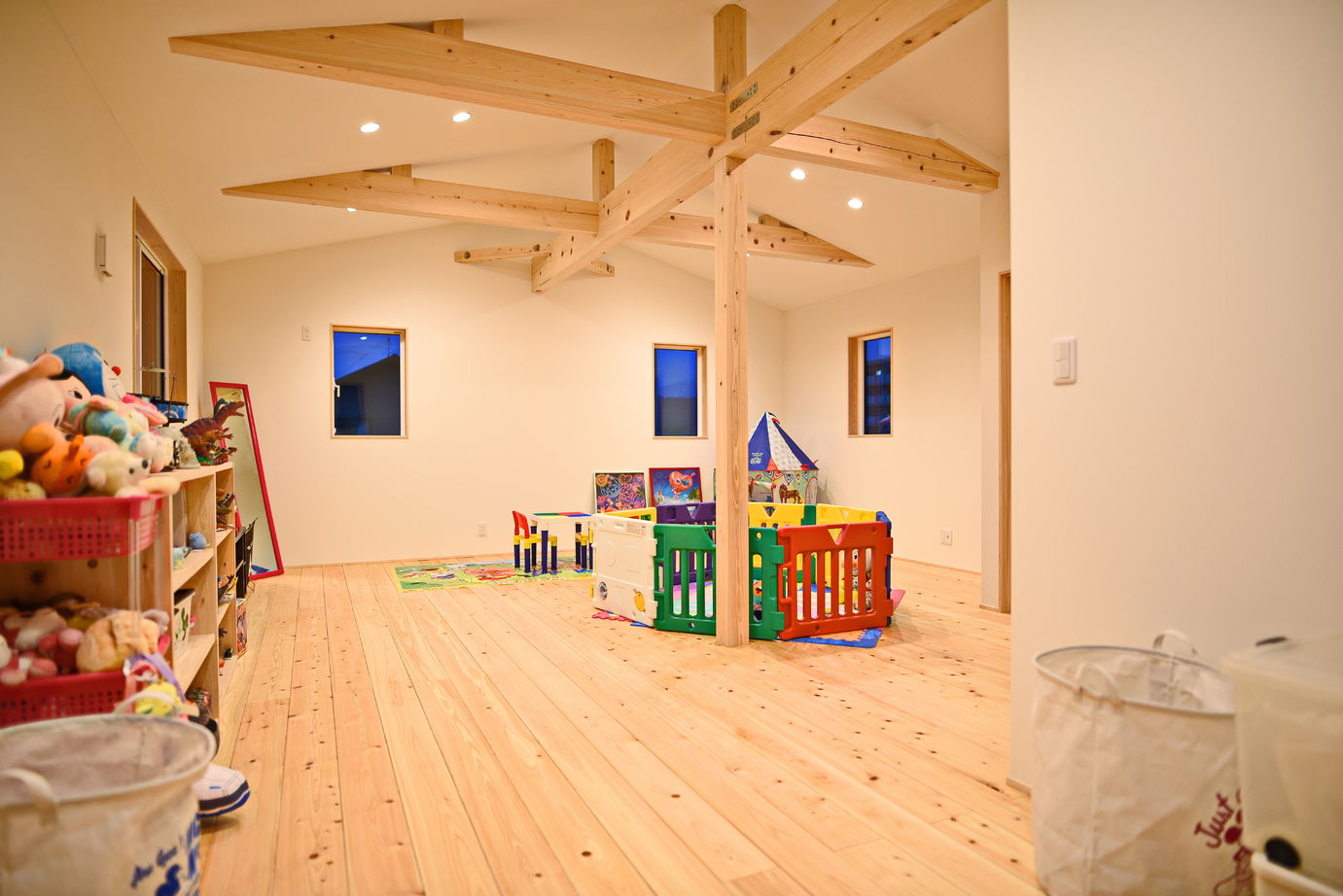 高橋材木店 タカハシホーム 【白石市/3000万円】木質感と遊び心が一つ屋根の下に。檜の香りにつつまれる夢の木の家の建築実例画像8