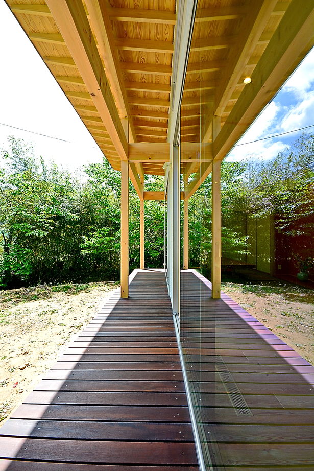 高橋材木店 タカハシホーム 【白石市/1500万円～2000万円／22坪】自然と外とつながる心地よさ、川辺の借景を楽しむ檜の家の建築実例画像7