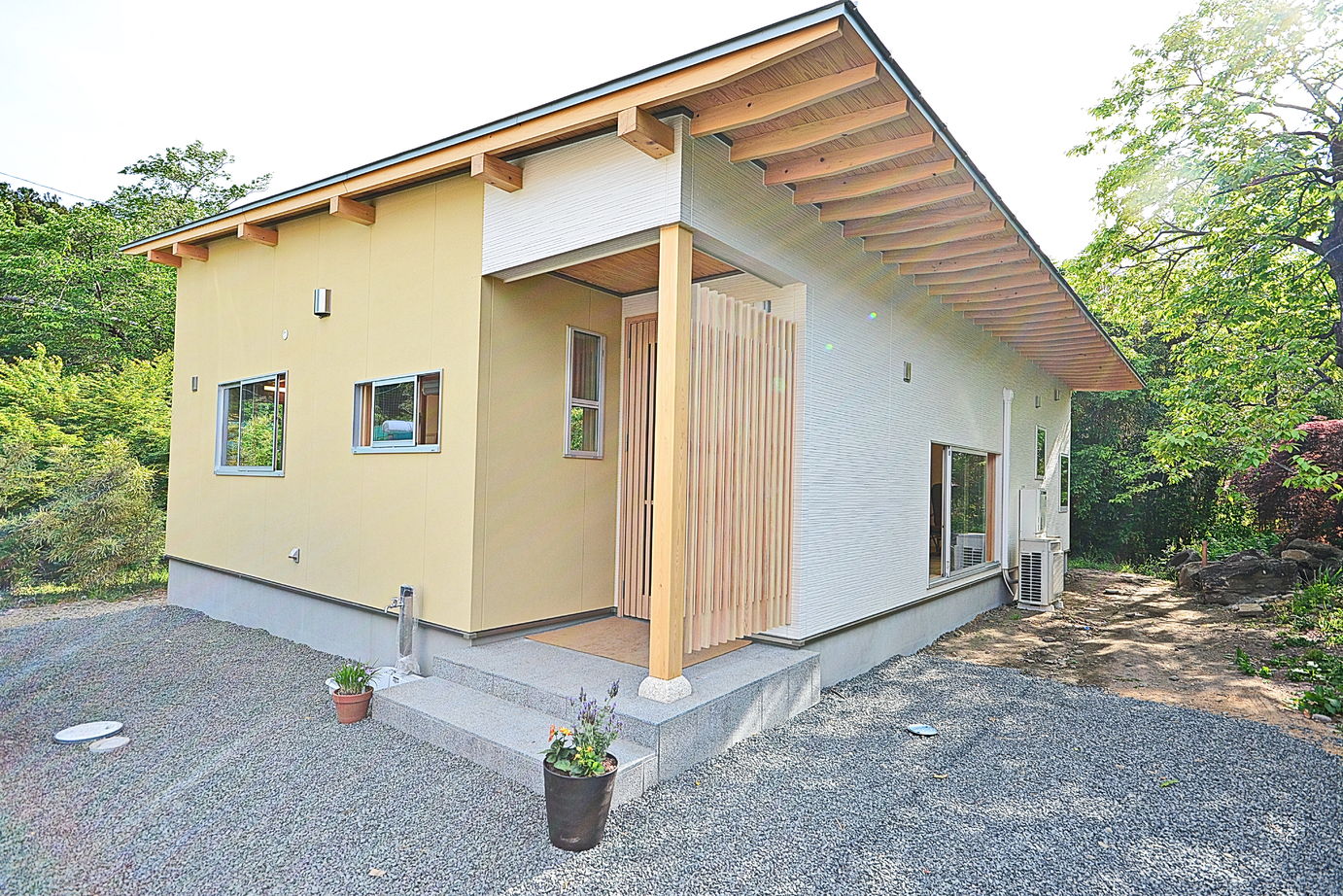 高橋材木店 タカハシホーム 【白石市/1500万円～2000万円／22坪】自然と外とつながる心地よさ、川辺の借景を楽しむ檜の家の建築実例画像8