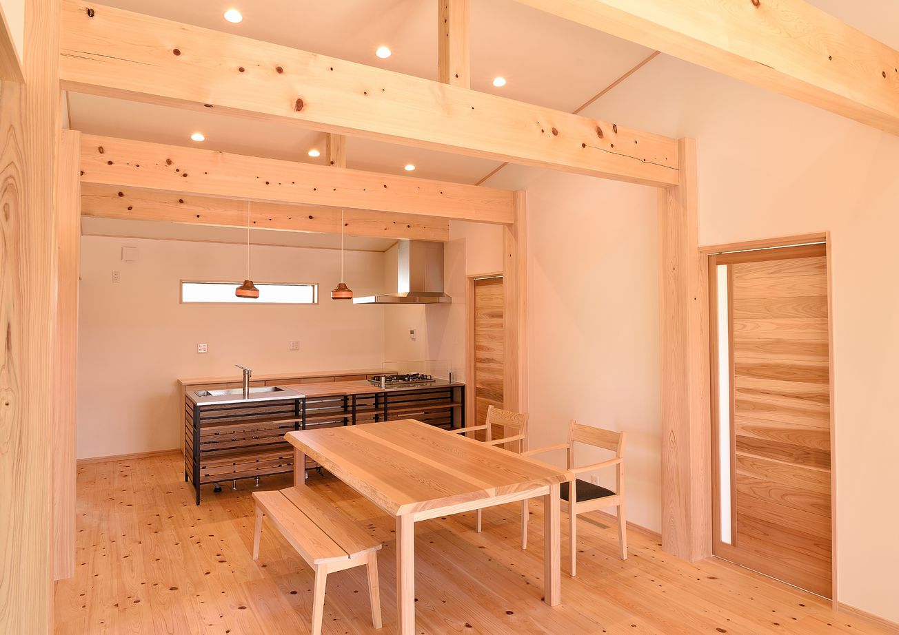 高橋材木店 タカハシホーム 【福島県新地町】畳の小上がりがある平屋の住まい　ヒノキが香る心地よい空間が広がるの建築実例画像2