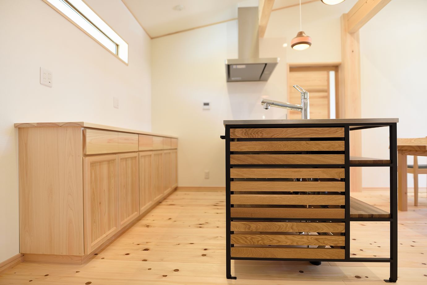 高橋材木店 タカハシホーム 【福島県新地町】畳の小上がりがある平屋の住まい　ヒノキが香る心地よい空間が広がるの建築実例画像4