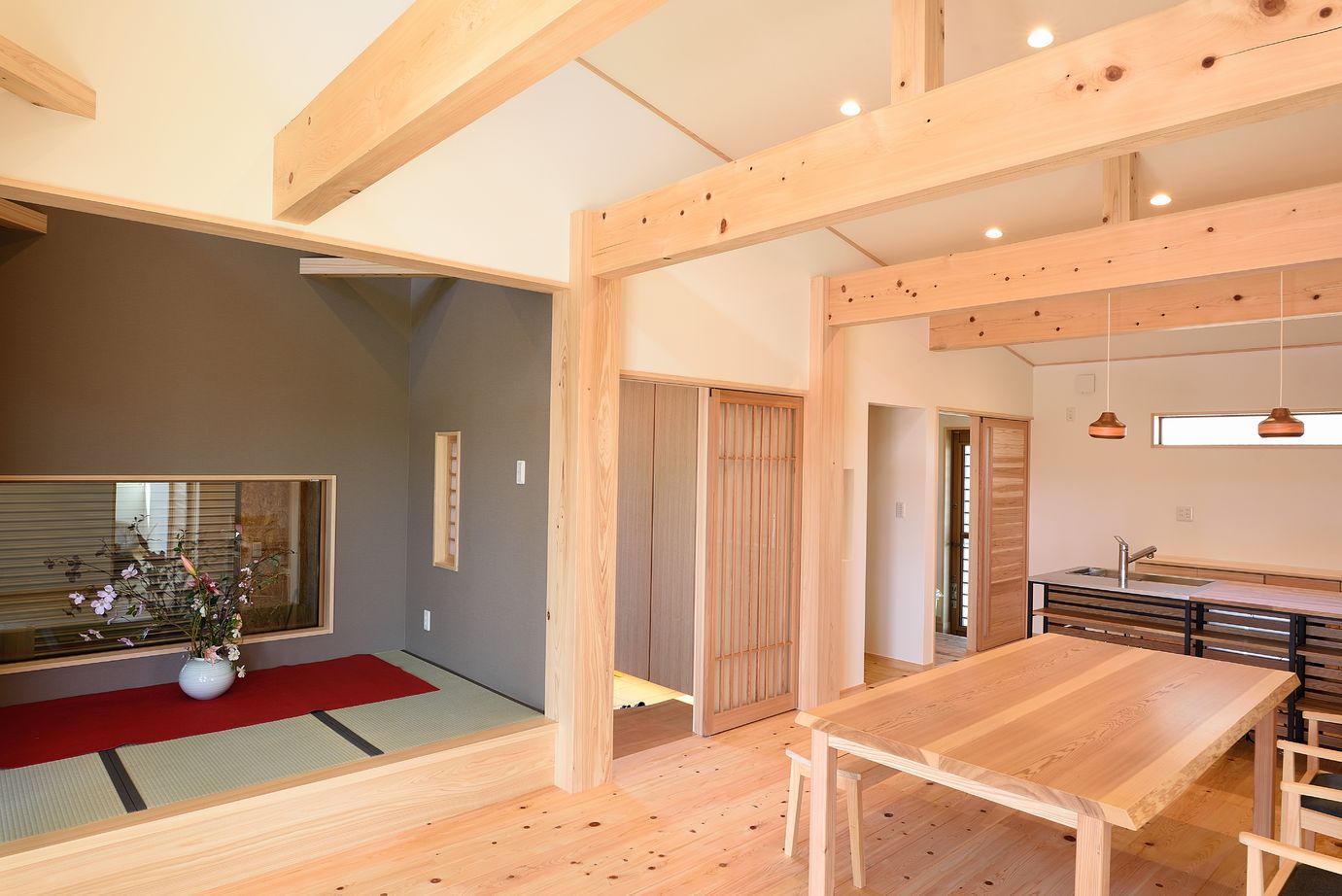 高橋材木店 タカハシホーム 【福島県新地町】畳の小上がりがある平屋の住まい　ヒノキが香る心地よい空間が広がるの建築実例画像5