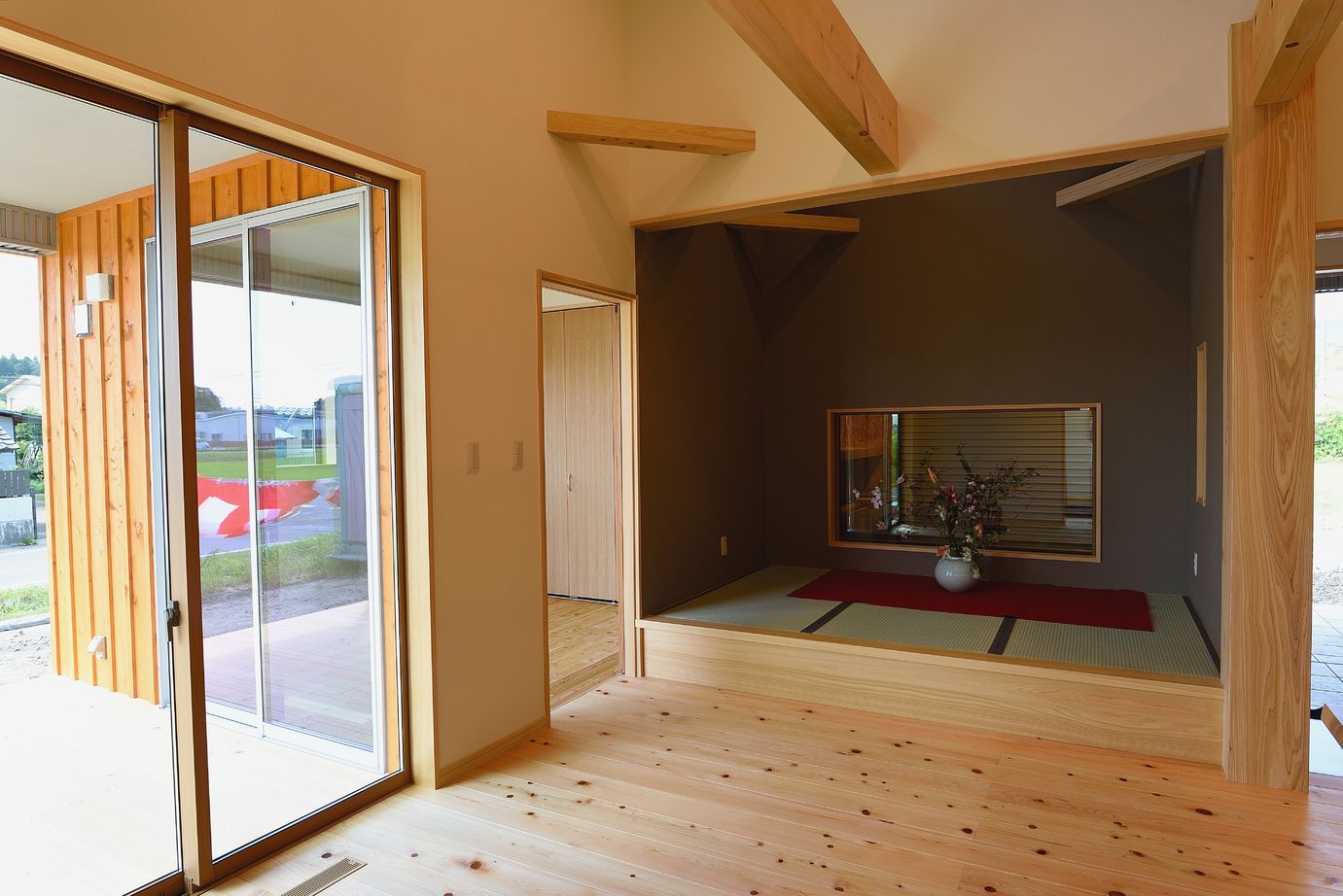 高橋材木店 タカハシホーム 【福島県新地町】畳の小上がりがある平屋の住まい　ヒノキが香る心地よい空間が広がるの建築実例画像6