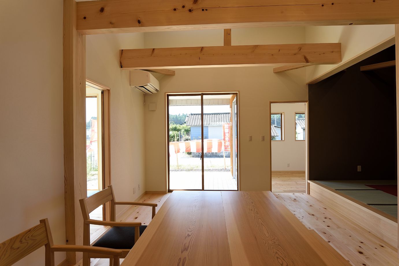 高橋材木店 タカハシホーム 【福島県新地町】畳の小上がりがある平屋の住まい　ヒノキが香る心地よい空間が広がるの建築実例画像7