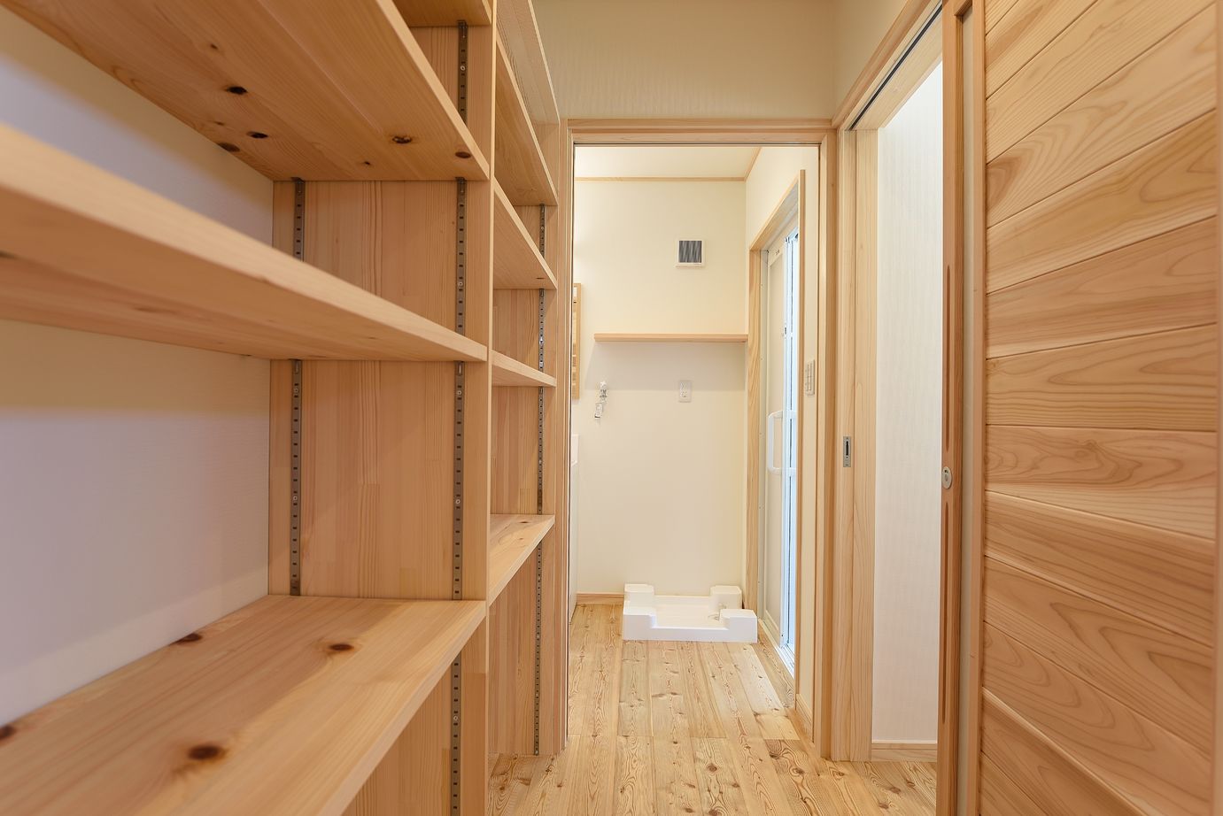 高橋材木店 タカハシホーム 【福島県新地町】畳の小上がりがある平屋の住まい　ヒノキが香る心地よい空間が広がるの建築実例画像10