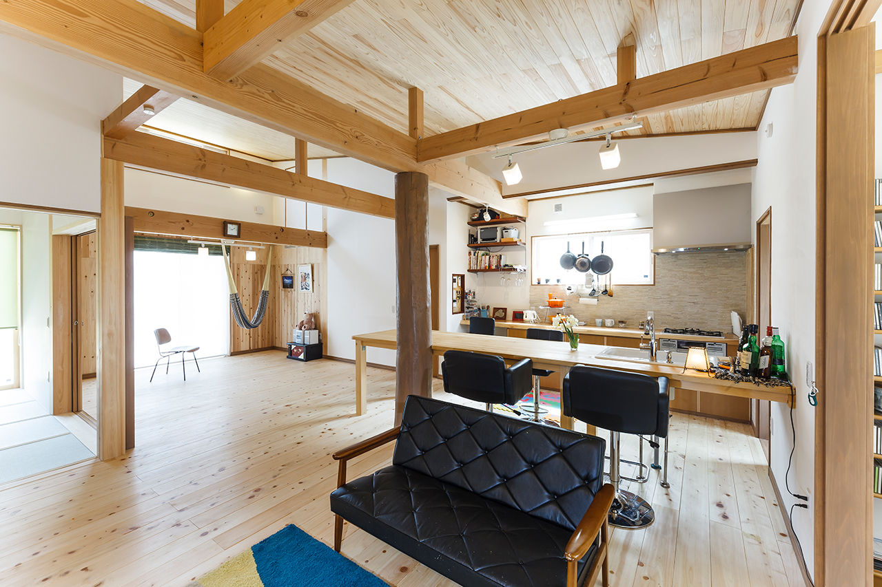 高橋材木店 タカハシホーム 【白石市/1900万円台】三角形の敷地を有効活用した平屋。子どもの感性をのばす、自然素材たっぷりの住まいの建築実例画像2