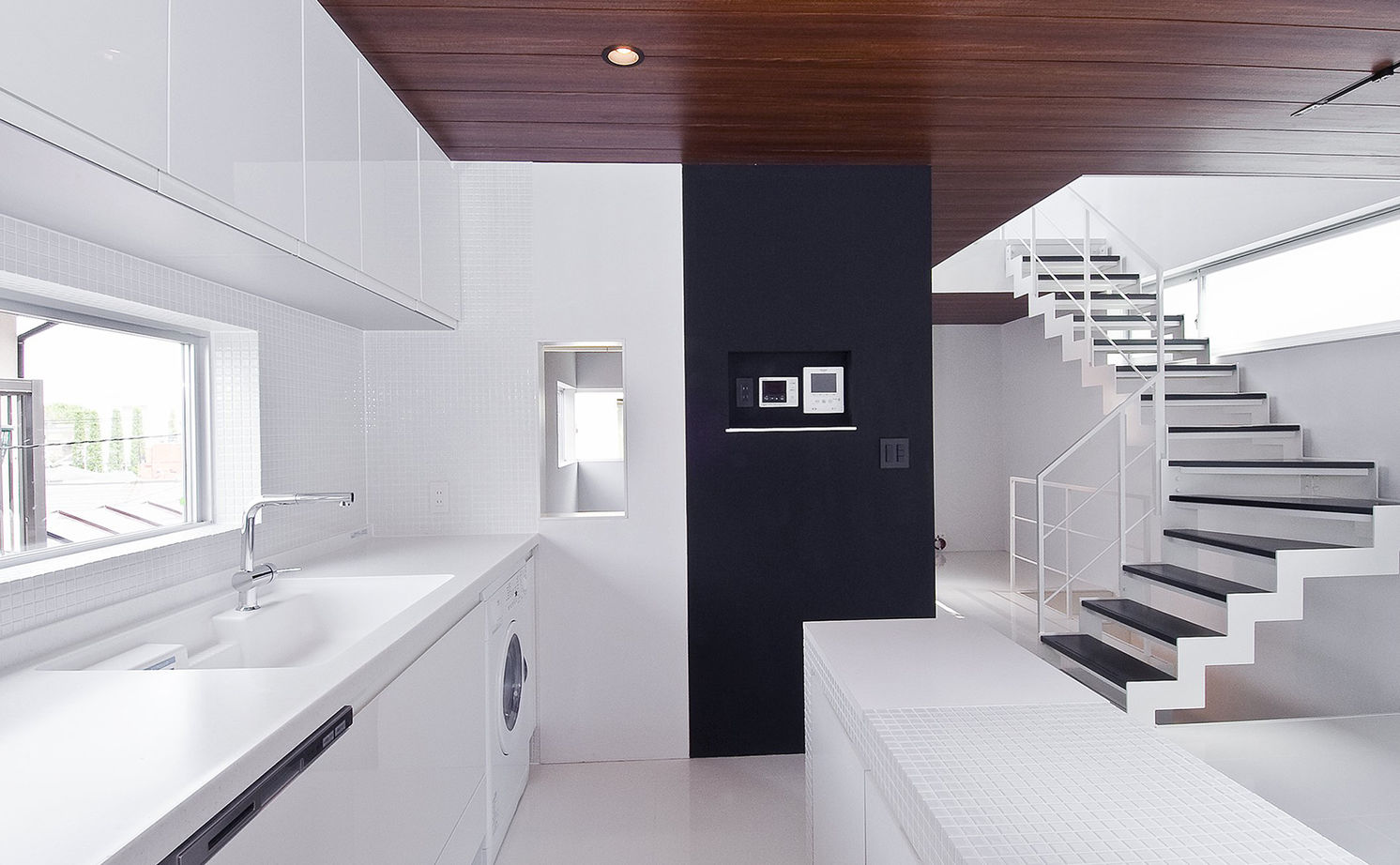 トーヨー冨士工 【17.7坪/狭小地/3階建て/間取り図あり】17坪の敷地で叶える吹き抜けが心地よさを誘う家。の建築実例画像3