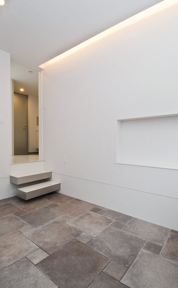 トーヨー冨士工 【17.7坪/狭小地/3階建て/間取り図あり】17坪の敷地で叶える吹き抜けが心地よさを誘う家。の建築実例画像17