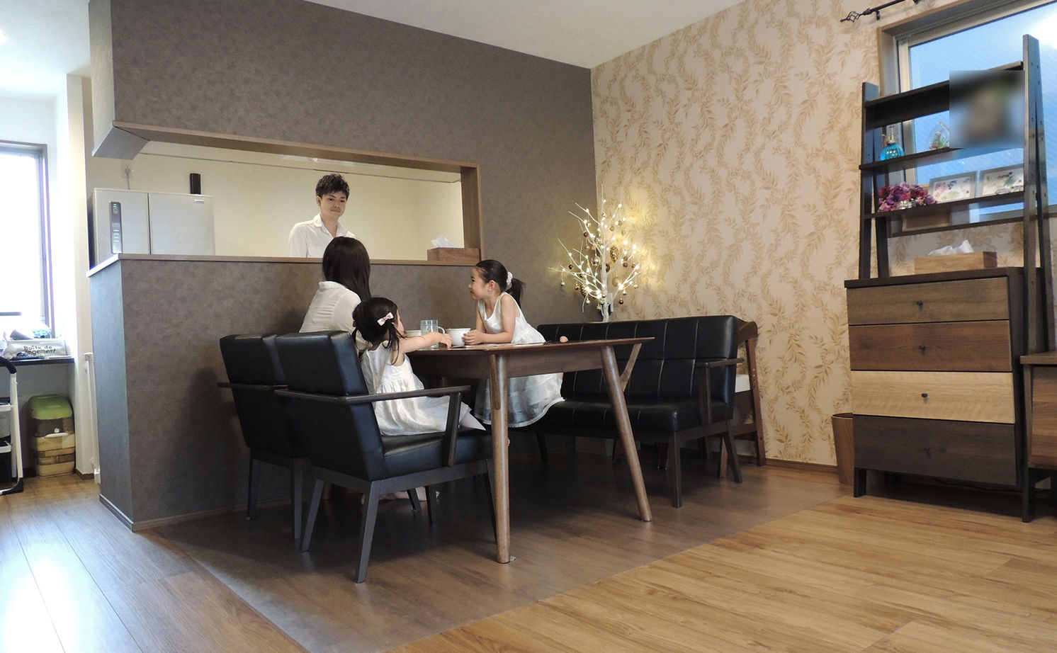 トーヨー冨士工 【1000万円台/23.8坪/狭小地/3階建て】狭小地を活かした落ち着きのある3階建ての家の建築実例画像5